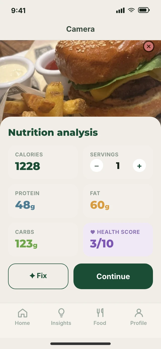 App screen: calorie analysis of a burger with fries